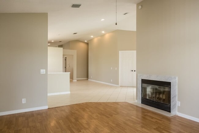 Building Photo - 6168 Lansdowne Cir