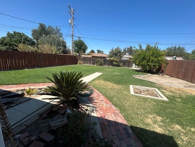 Foto del edificio - 4 bedroom 2 bath updated and new in Centra...