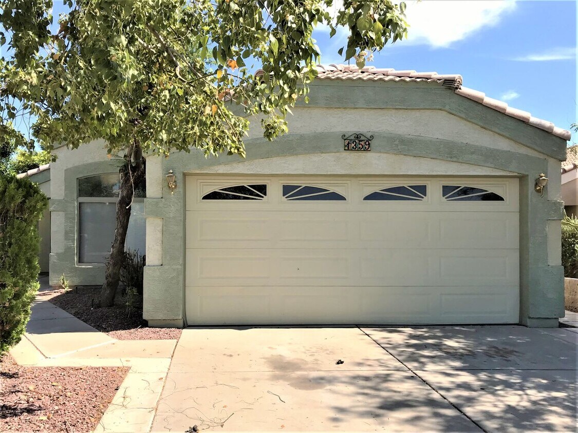 Primary Photo - 1359 W Diamond Ave