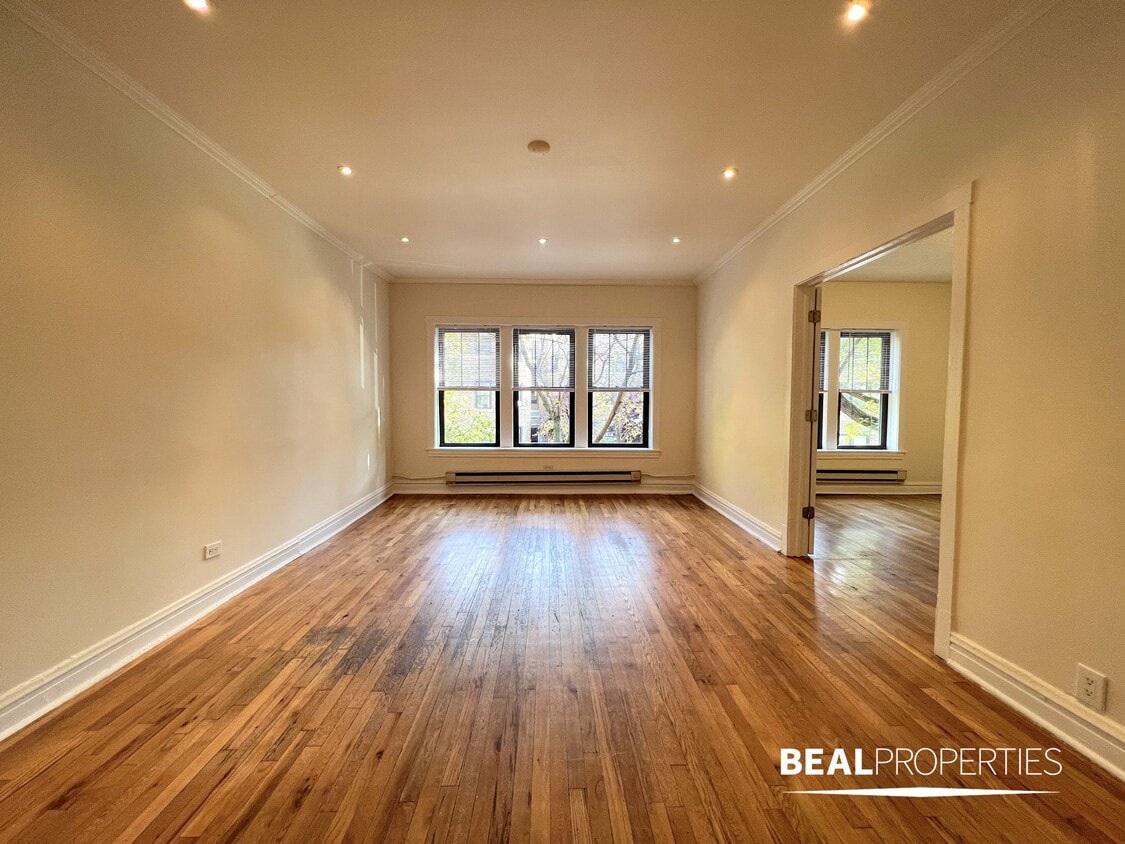 Photo - 630 W Cornelia Ave (Chicago, IL)