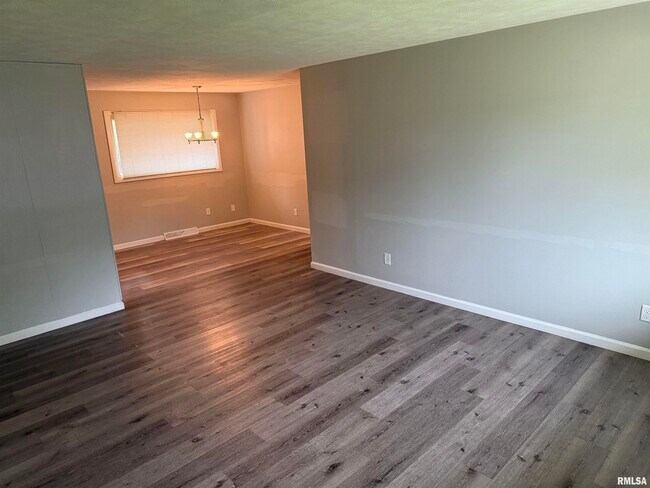 Foto del edificio - 2624 N Renwood Ave