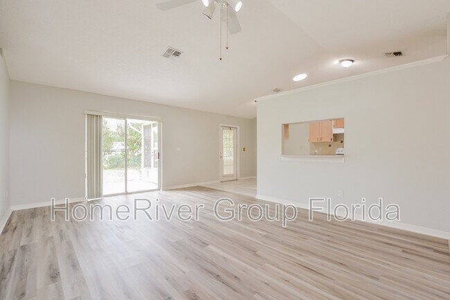 Foto del edificio - 1656 Cypress Woods Cir