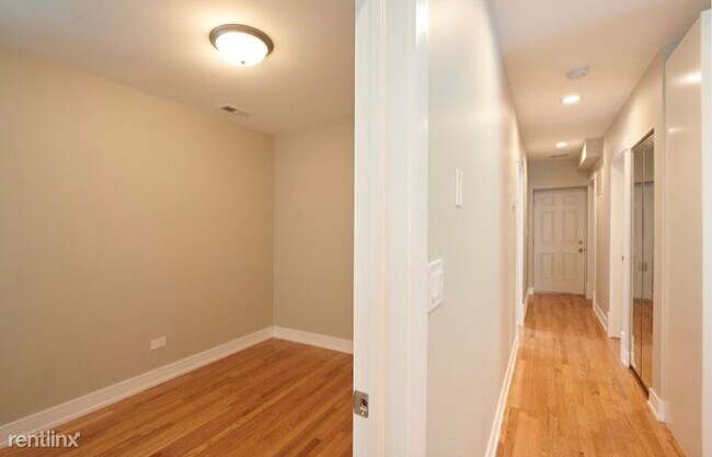 Building Photo - 2704 W 24th Pl