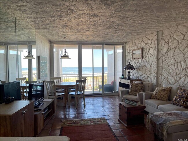 Foto del edificio - 830 Shore Rd