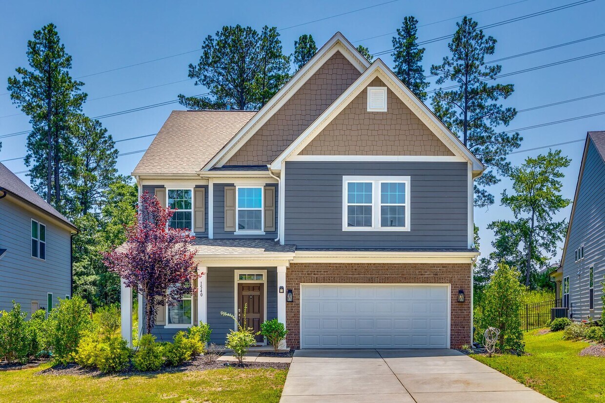 Primary Photo - Extremely well maintained 4 bedroom, 2.5 b...