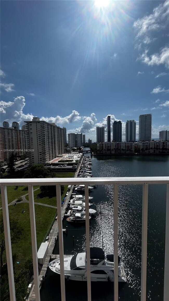 Foto del edificio - 290 174th St