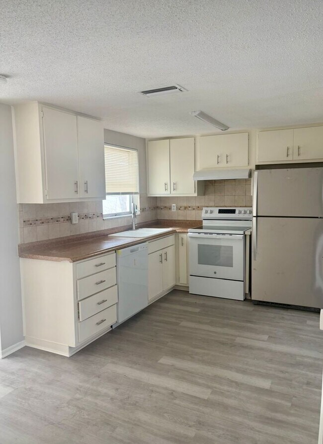 Foto del edificio - 7936 Pineapple Ln