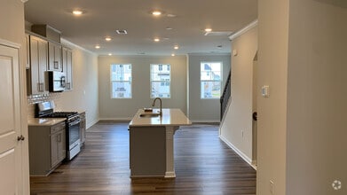 Building Photo - Room in Townhome on Chert Ln