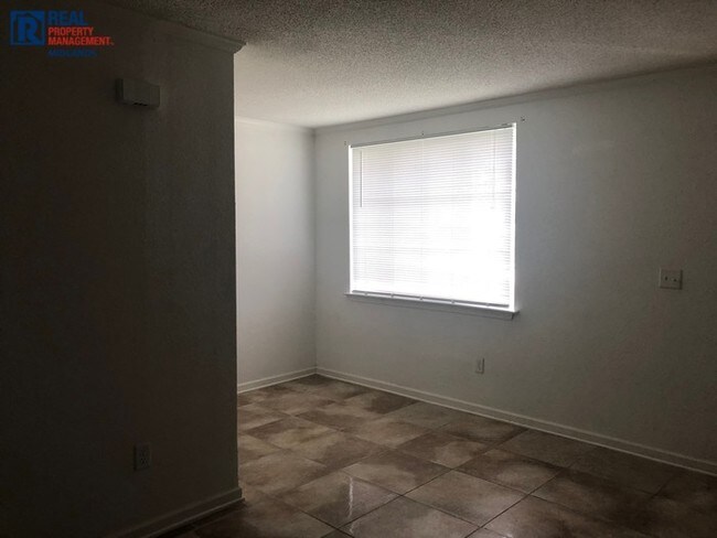 Building Photo - 320 S Beltline Blvd