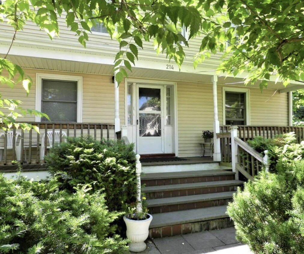 Primary Photo - 214 Maple Ave