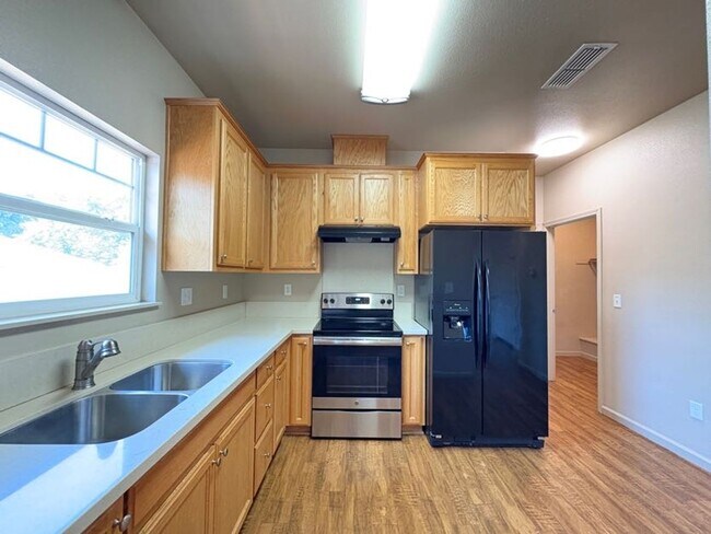 Building Photo - Remodeled Two Bedroom Quadplex Unit
