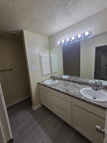 Building Photo - 1345 Roan Dr