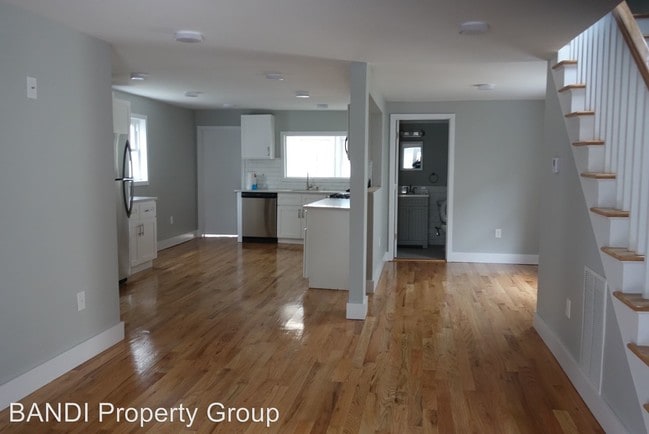 Building Photo - 3 br, 2 bath House - 32 New Street