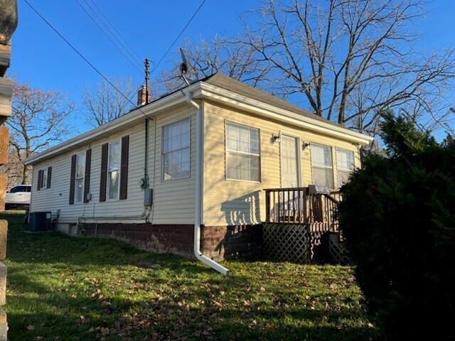 Exterior Front - 709 S Hosmer St