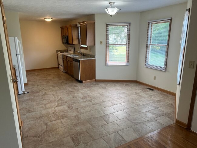 Building Photo - 4807 W Petty Rd