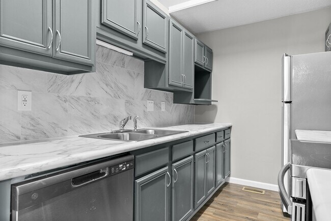Building Photo - 2636 Villa Park Dr