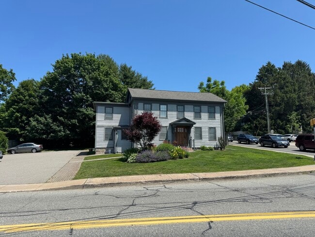 Building Photo - 3 E Pattagansett Rd