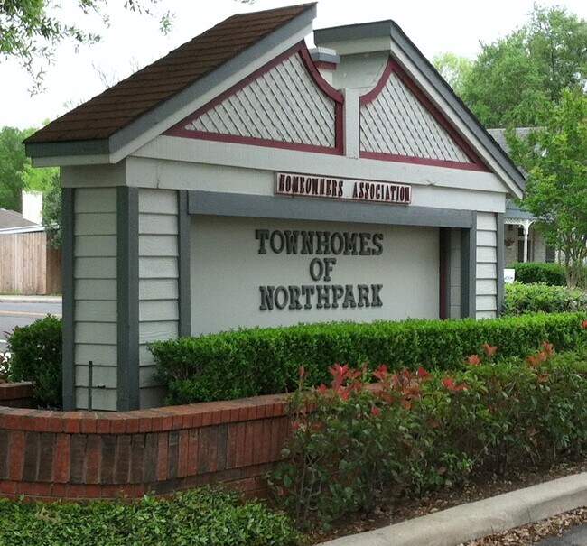 Building Photo - Great Townhome - North Central Location