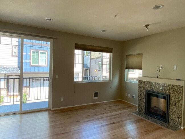 Foto del edificio - 4 Bed  2.5 Bath Redmond Townhome
