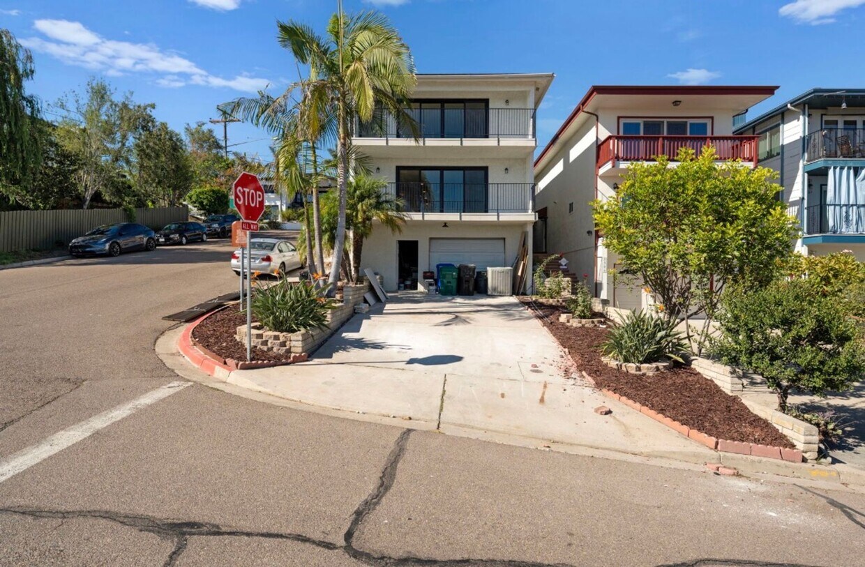 Foto principal - 2 Bed 1 Bath Apartment for Rent in Pacific...