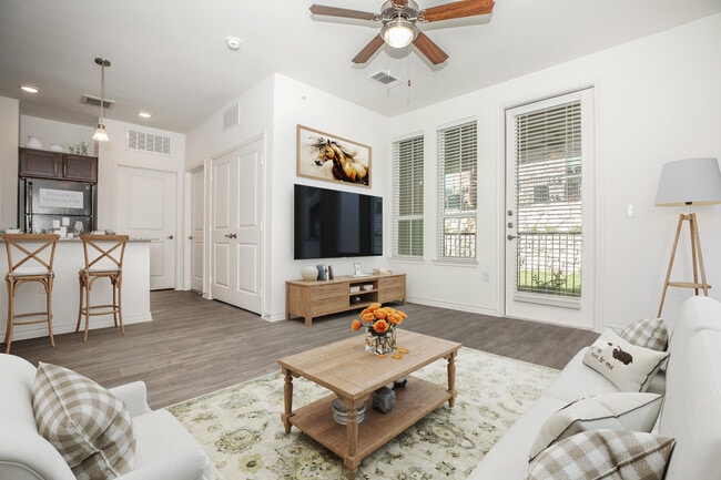 Foto del edificio - McKinney Falls Apartments- Income Restricted