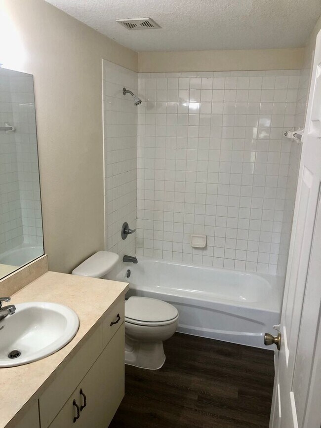 Foto del edificio - 38629 Rose Ln