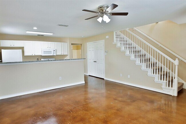 Foto del edificio - ? Spacious & Stylish 4-Bedroom Duplex?