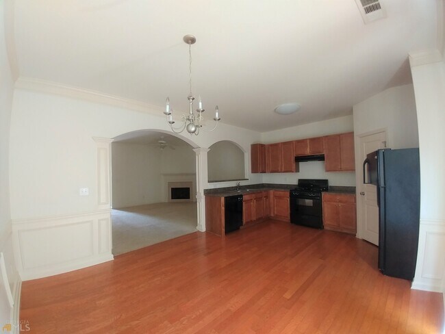 Building Photo - 6185 Elmshorn Way