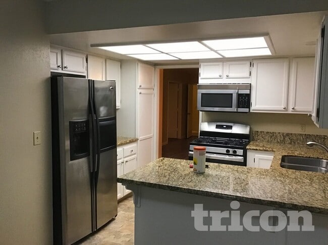 Building Photo - 2020 Burnside Dr