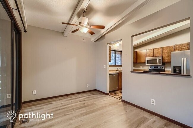 Foto del edificio - 10810 Linwood Forest Dr, Champlin, MN, 55316