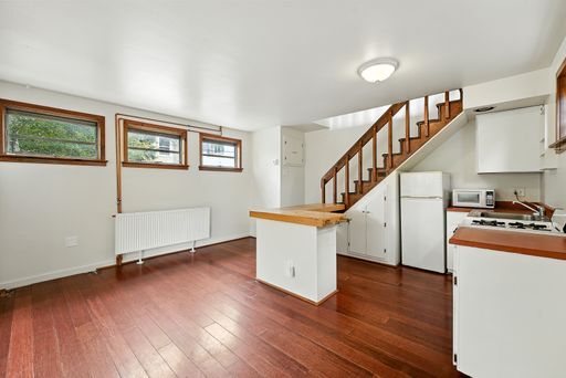 Building Photo - Walk to Cheeseman from this Large 1 Bed 1 ...