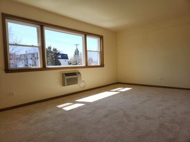 Sala de estar - 18' x 12' - 8808 45th Pl