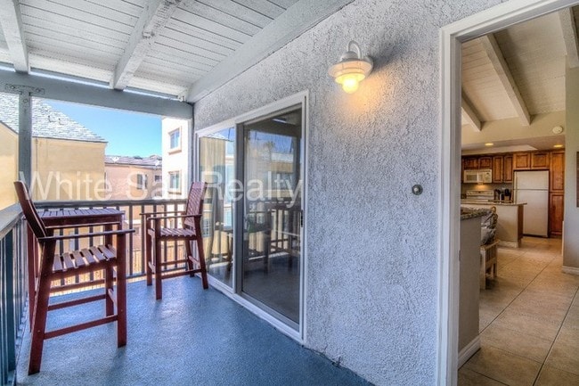 Building Photo - 2 bed 2 bath 1 car at Balboa Pier
