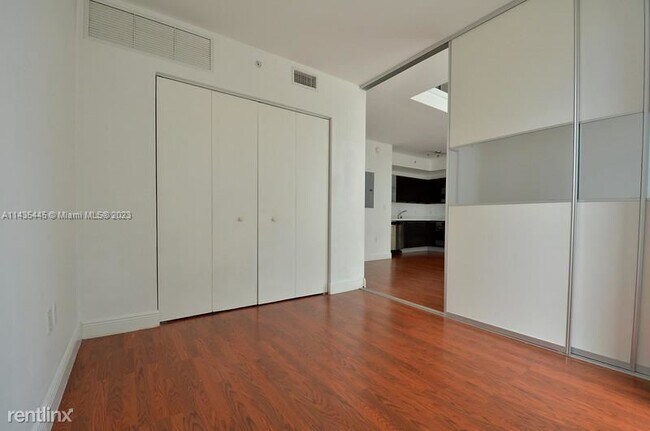 Building Photo - 2 br, 2 bath Condo - 90 SW 3rd St # TH307