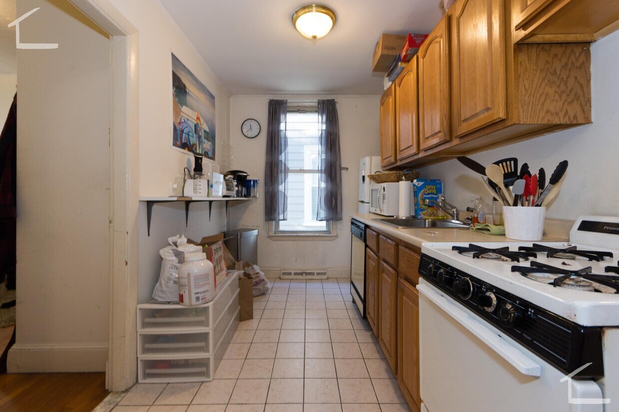 Primary Photo - 216 Freeman St