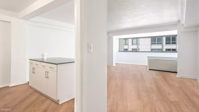 Building Photo - Studio, 1 bath  - 10 Emerson Pl # 100