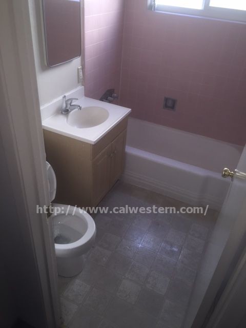 Foto del edificio - Upstairs unit ready for move in.