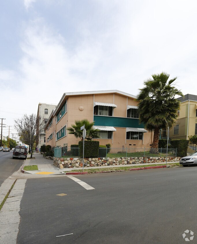 Building Photo - 900 S Kingsley Dr