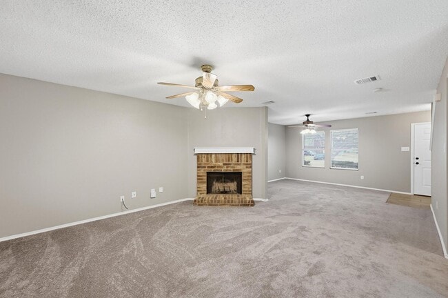 Building Photo - Huge 4 Bedroom Home in Mansfield ISD!