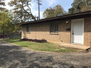 Building Photo - 1706 Brittany Blvd