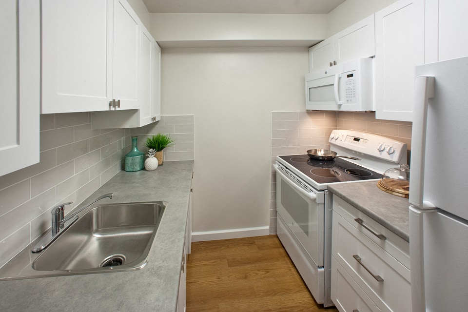 Lord Simcoe Apartments Apartments - 4982 Crysler Ave Niagara Falls, ON ...