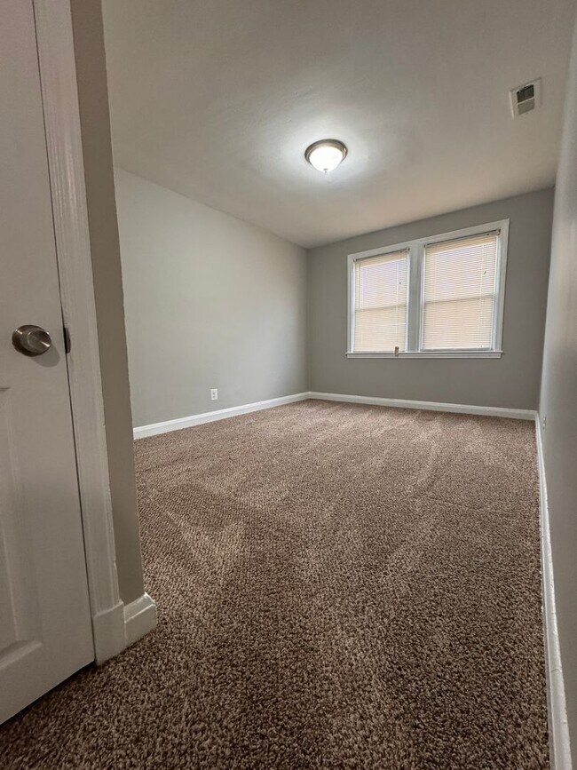 Foto del edificio - 3611 Ravenwood Ave