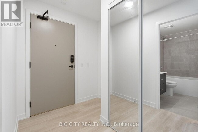 Building Photo - 5105 Hurontario St