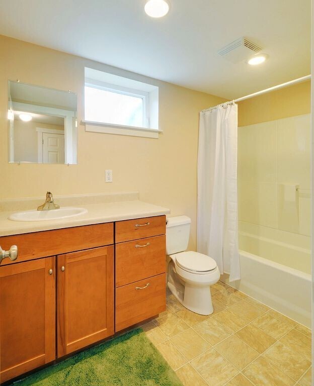 Foto del edificio - Remodeled Wedgewood Home!