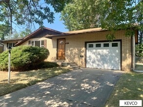 Building Photo - 1017 Castlerock Dr