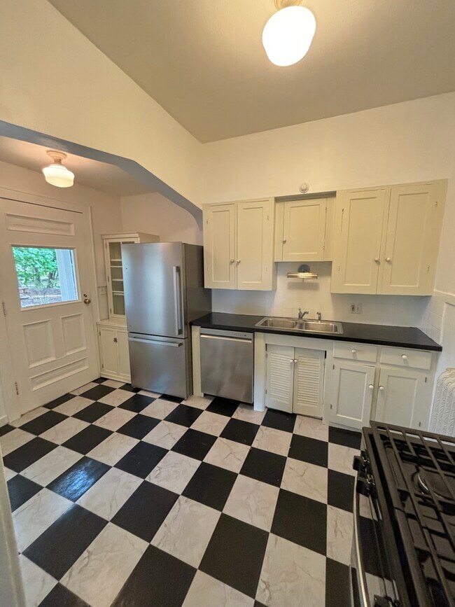 200 Burton St SE Unit 2, Grand Rapids, MI 49507 Condo for Rent in