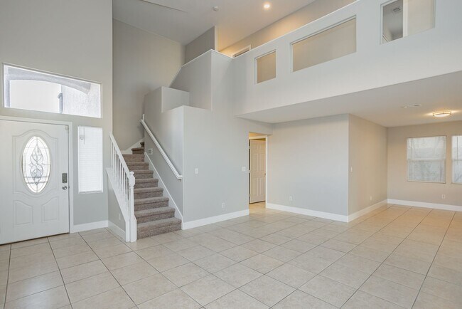 Foto del edificio - Spacious 6 Bed Home in Spring Valley