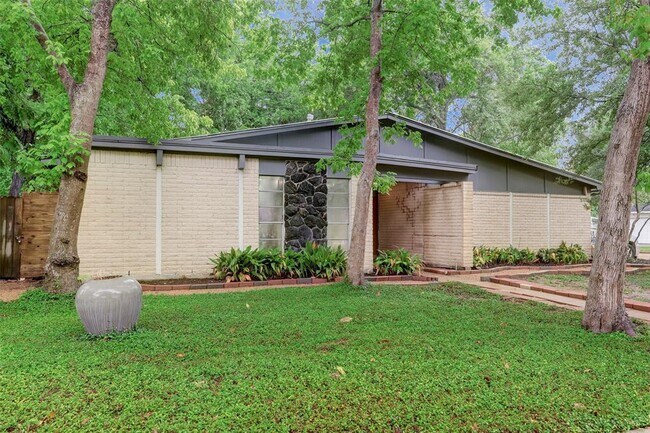 Building Photo - 9643 Railton St