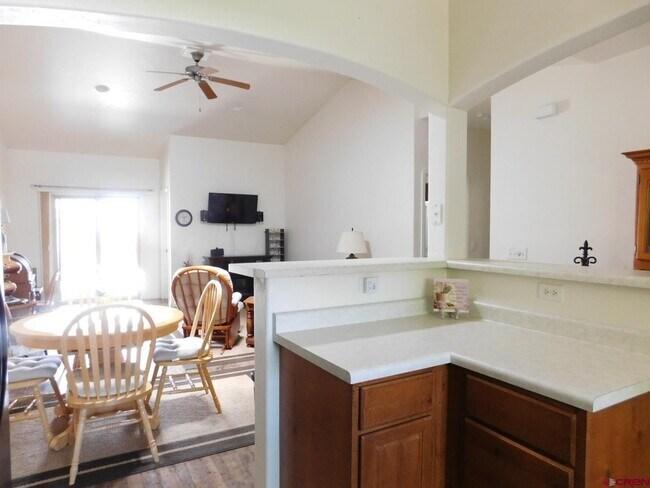 Foto del edificio - 240 Crossroads Cir