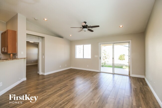 Foto del edificio - 4742 E Meadow Land Dr